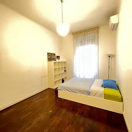 Modern Pretty Apartment Near Isola Zone Milan Exterior photo