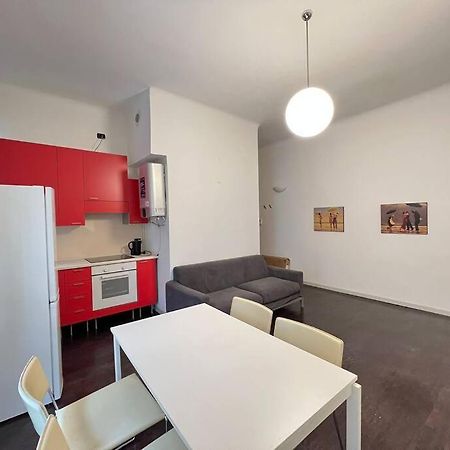 Modern Pretty Apartment Near Isola Zone Milan Exterior photo