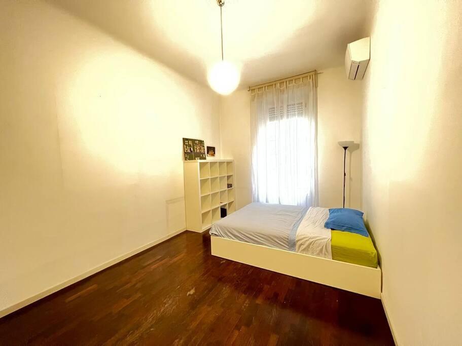 Modern Pretty Apartment Near Isola Zone Milan Exterior photo